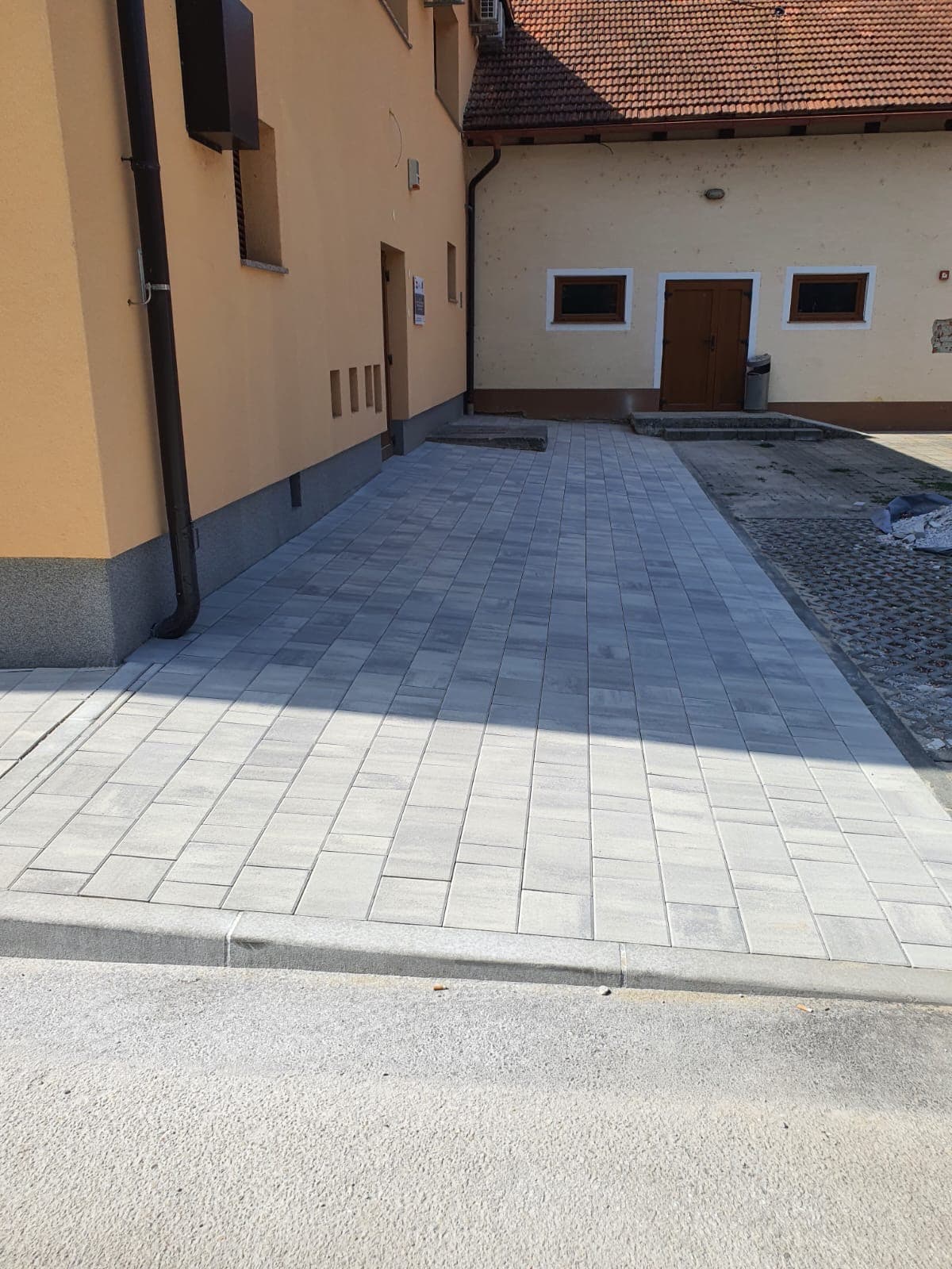 Popločavanje Javne Površine - Općina Jakovlje - Image 1